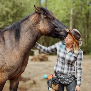 Wzmocnienie Pozytywne w Pracy z Koniem: Efektywny Trening i Komunikacja